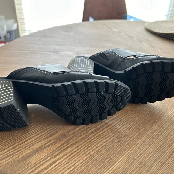 Sorel sandals - Picture 2 of 5